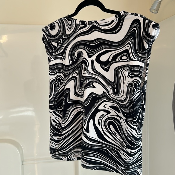 Sanctuary Top black and white boxy top - Picture 3 of 7